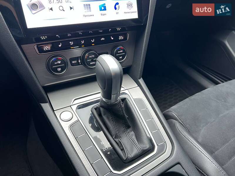 Седан Volkswagen Passat 2018 в Києві