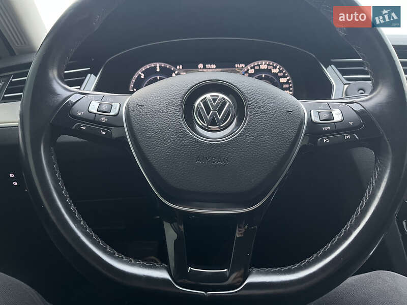 Универсал Volkswagen Passat 2018 в Львове