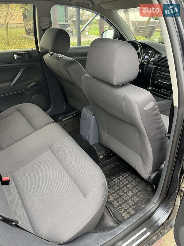 Универсал Volkswagen Passat 2003 в Белогорье