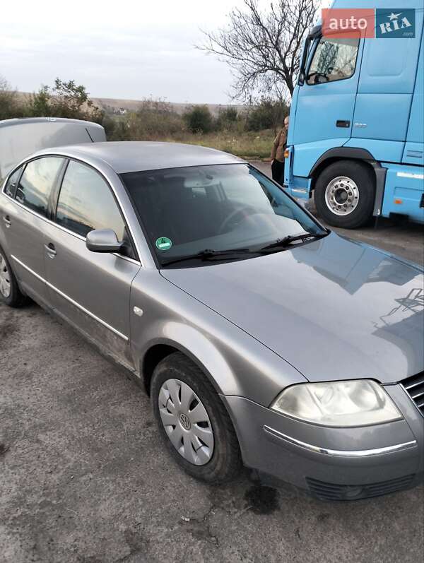 Седан Volkswagen Passat 2004 в Ровно