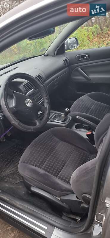 Седан Volkswagen Passat 2004 в Ровно