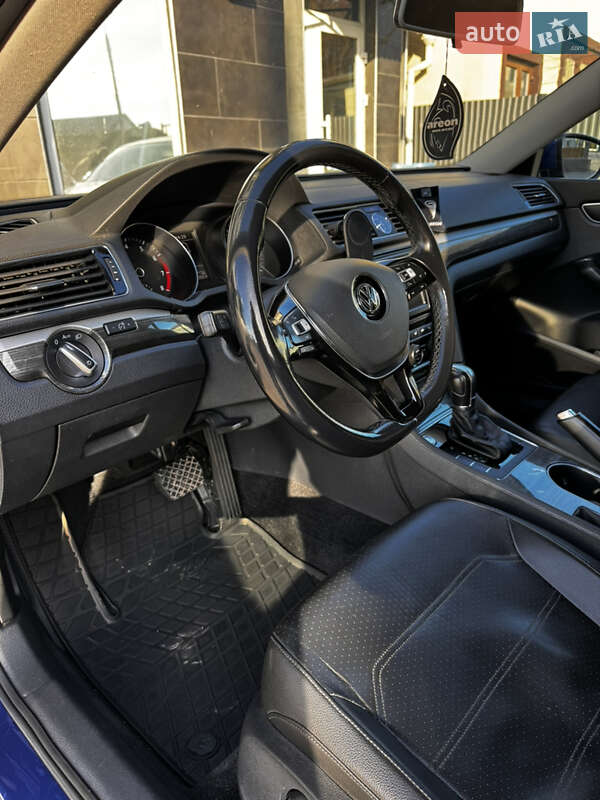 Седан Volkswagen Passat 2016 в Волочиске