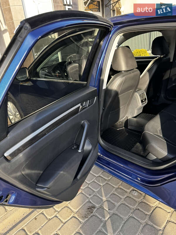 Седан Volkswagen Passat 2016 в Волочиске