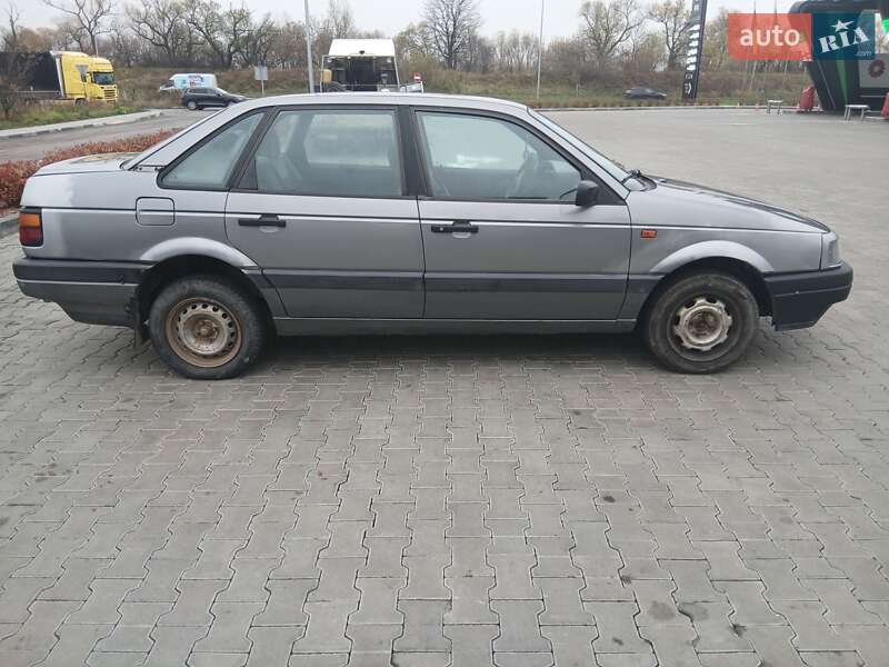 Седан Volkswagen Passat 1992 в Стрые