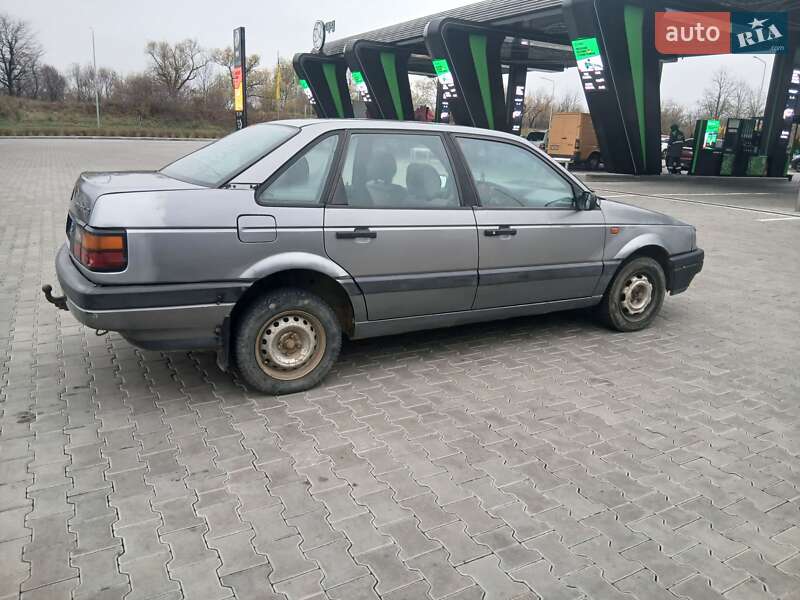 Седан Volkswagen Passat 1992 в Стрые