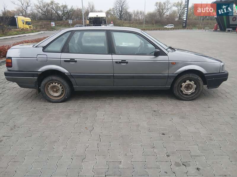 Седан Volkswagen Passat 1992 в Стрые