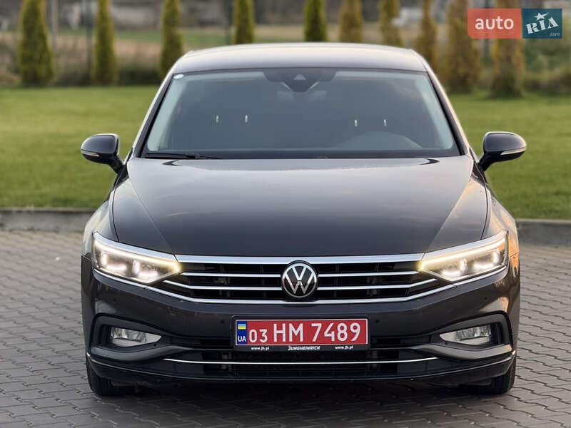Седан Volkswagen Passat 2022 в Луцке