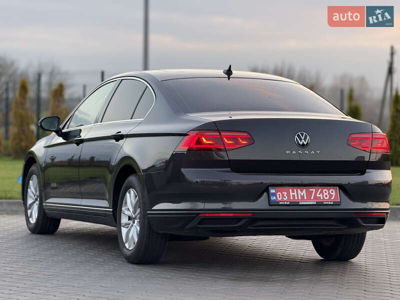 Седан Volkswagen Passat 2022 в Луцке