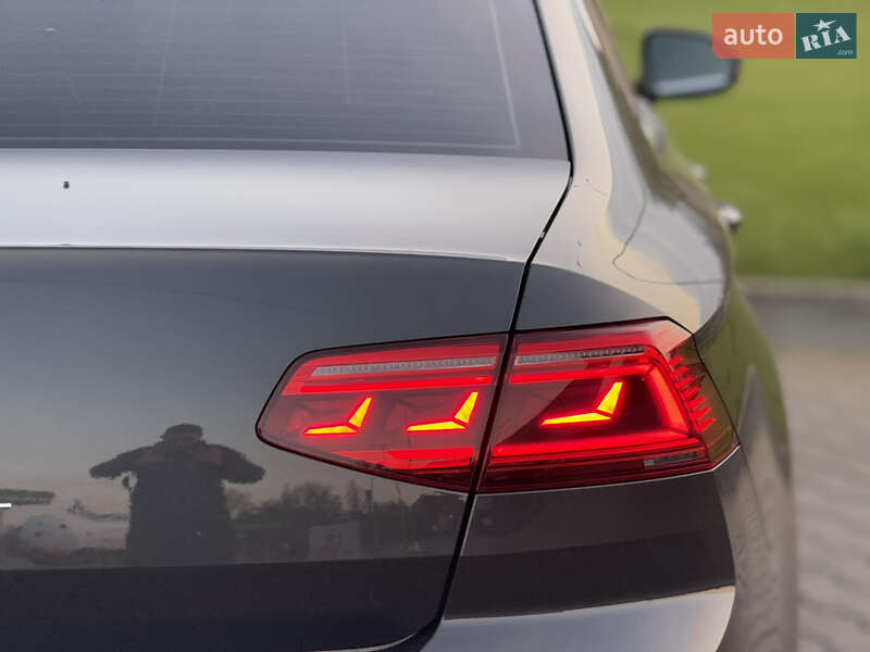 Седан Volkswagen Passat 2022 в Луцке