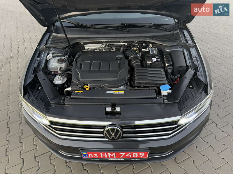 Седан Volkswagen Passat 2022 в Луцке