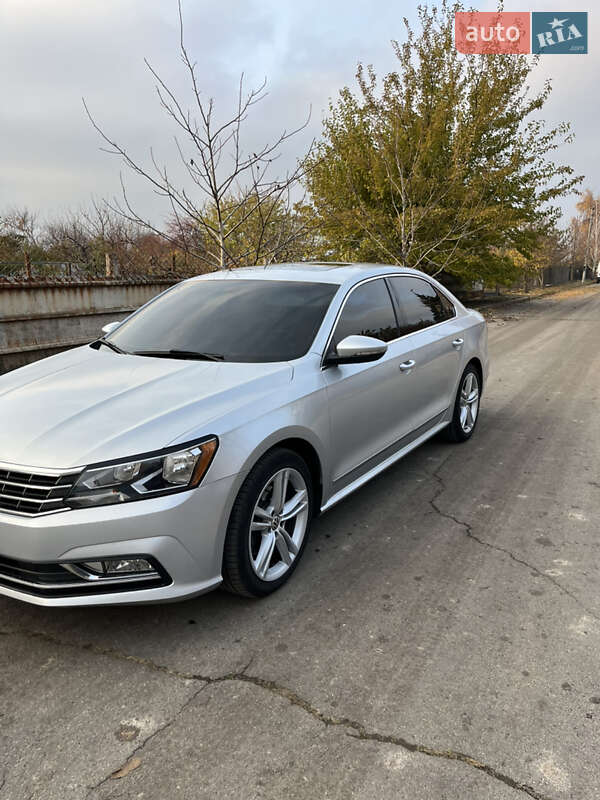 Седан Volkswagen Passat 2016 в Запорожье