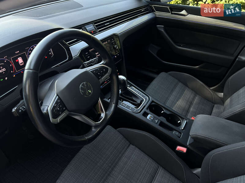 Универсал Volkswagen Passat 2020 в Киеве