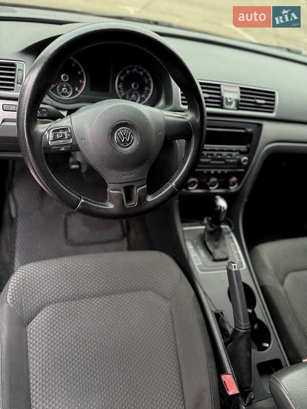 Седан Volkswagen Passat 2014 в Николаеве