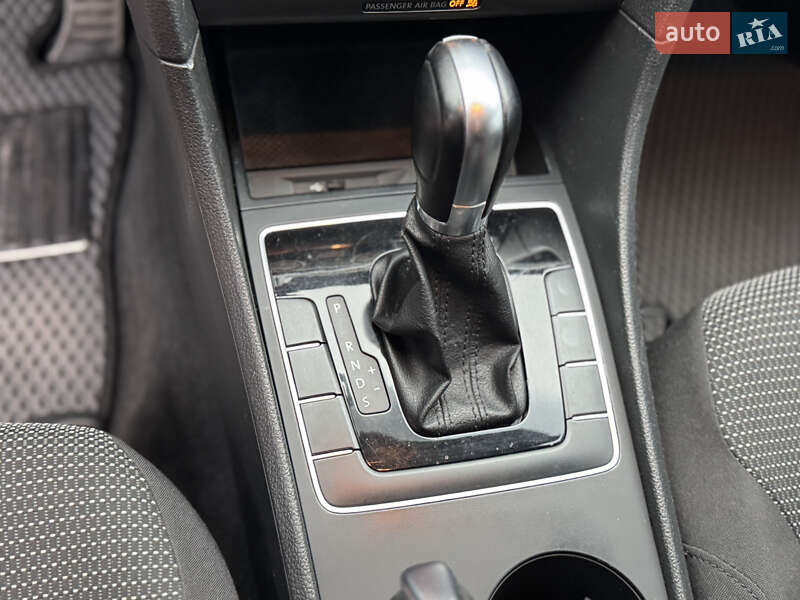 Седан Volkswagen Passat 2016 в Одессе