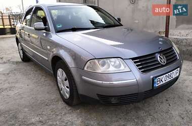 Седан Volkswagen Passat 2004 в Ровно