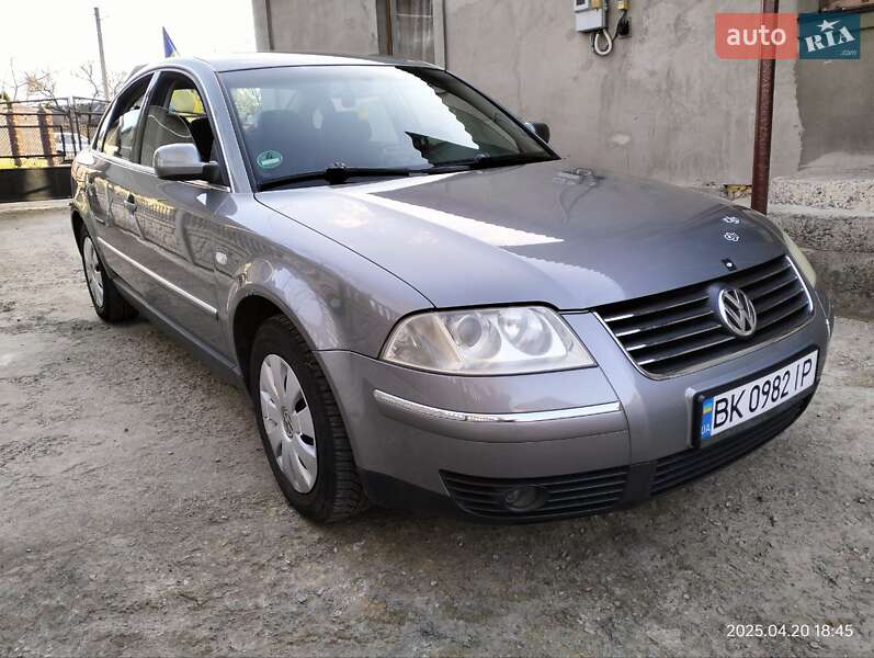 Седан Volkswagen Passat 2004 в Ровно