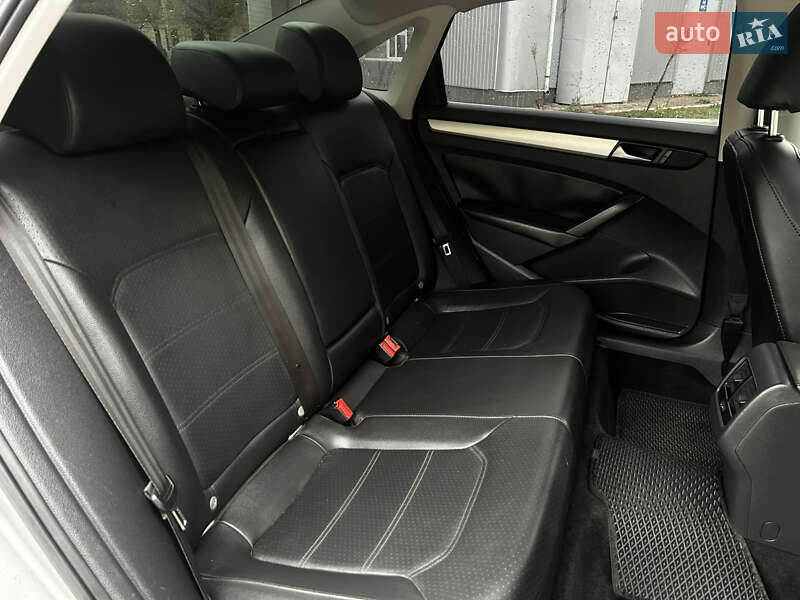 Седан Volkswagen Passat 2012 в Миколаєві