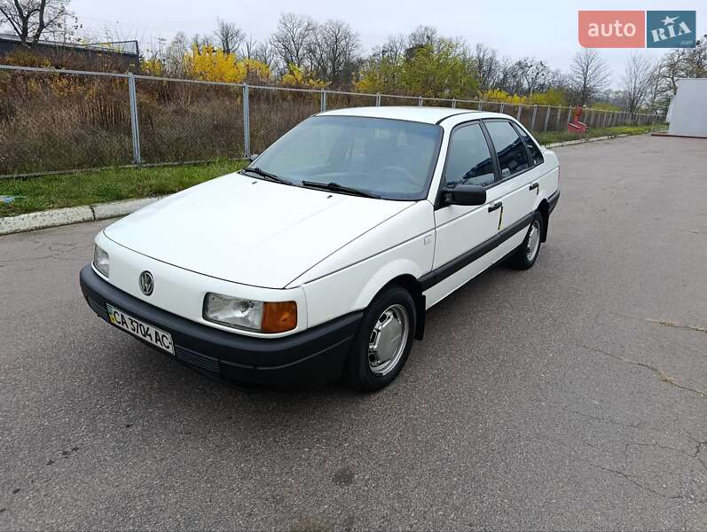 Седан Volkswagen Passat 1988 в Черкассах