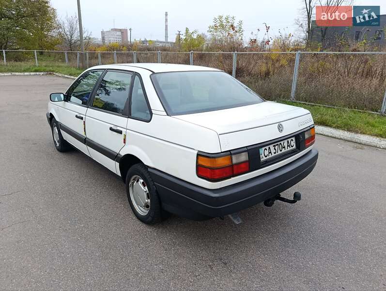 Седан Volkswagen Passat 1988 в Черкассах