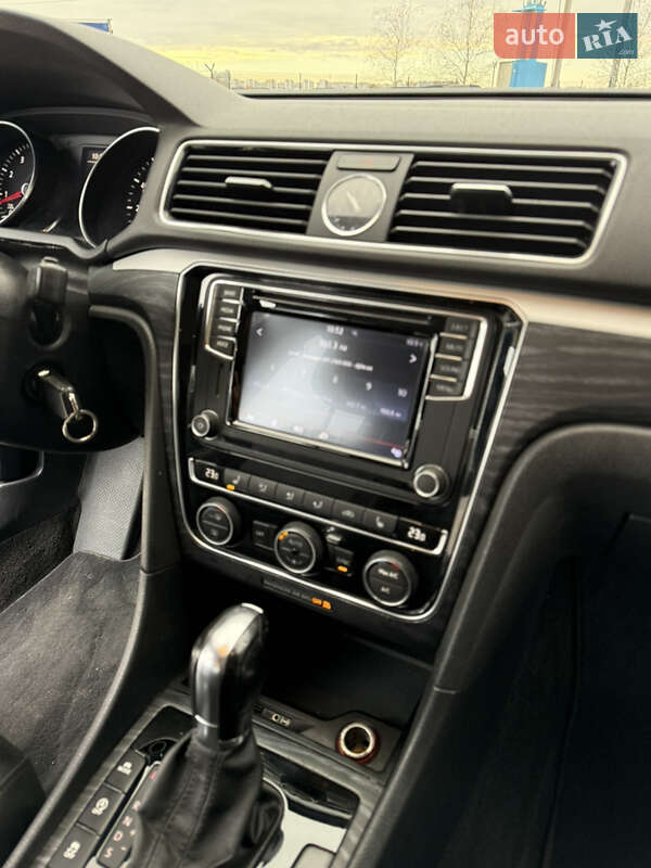 Седан Volkswagen Passat 2017 в Дніпрі