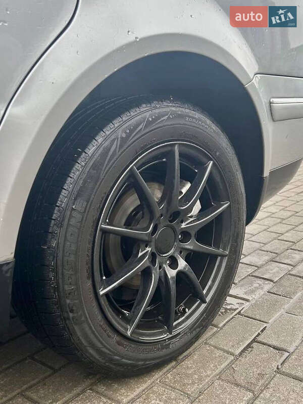 Универсал Volkswagen Passat 2002 в Киеве