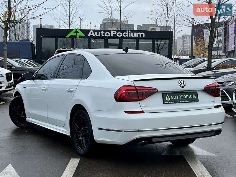 Седан Volkswagen Passat 2018 в Киеве