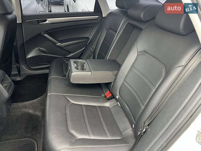 Седан Volkswagen Passat 2018 в Киеве