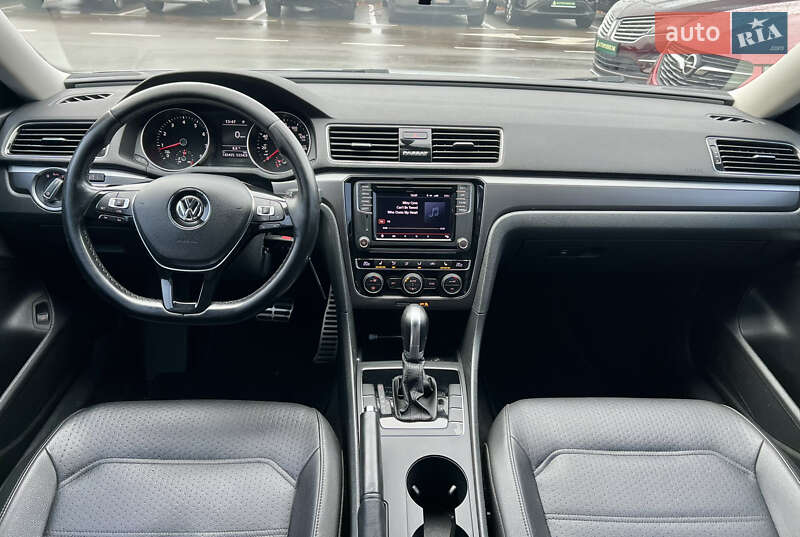 Седан Volkswagen Passat 2018 в Киеве
