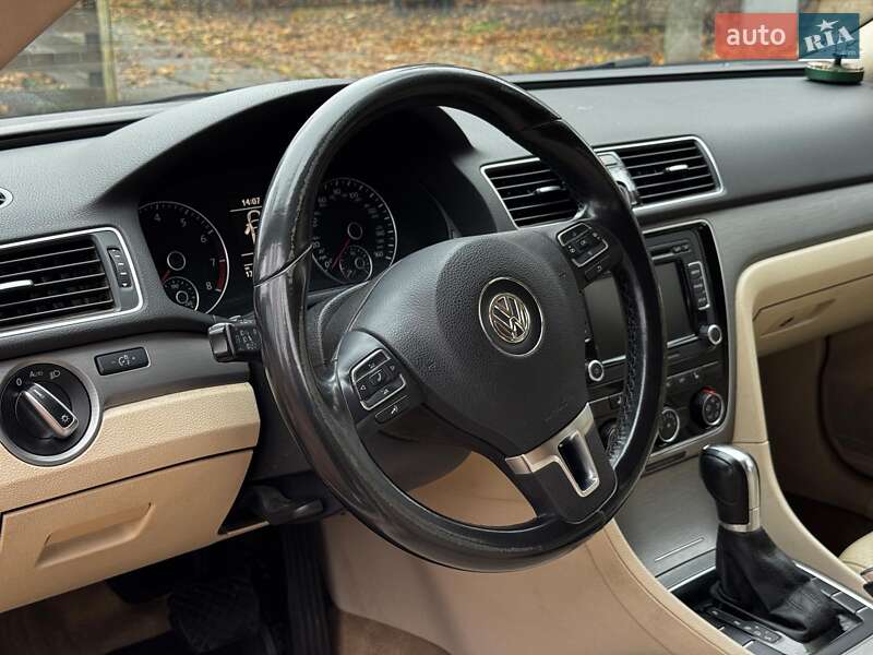 Седан Volkswagen Passat 2014 в Києві