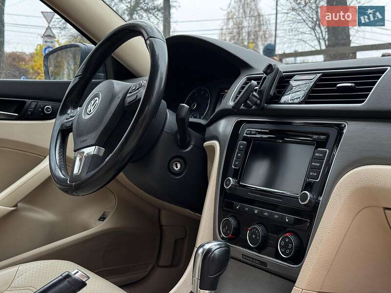 Седан Volkswagen Passat 2014 в Києві