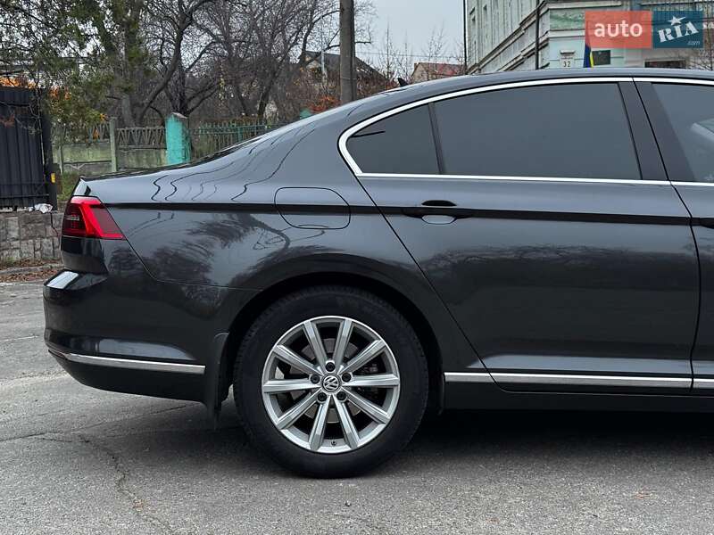 Седан Volkswagen Passat 2018 в Киеве фото 14 Седан Volkswagen Passat 2018 в Киеве
