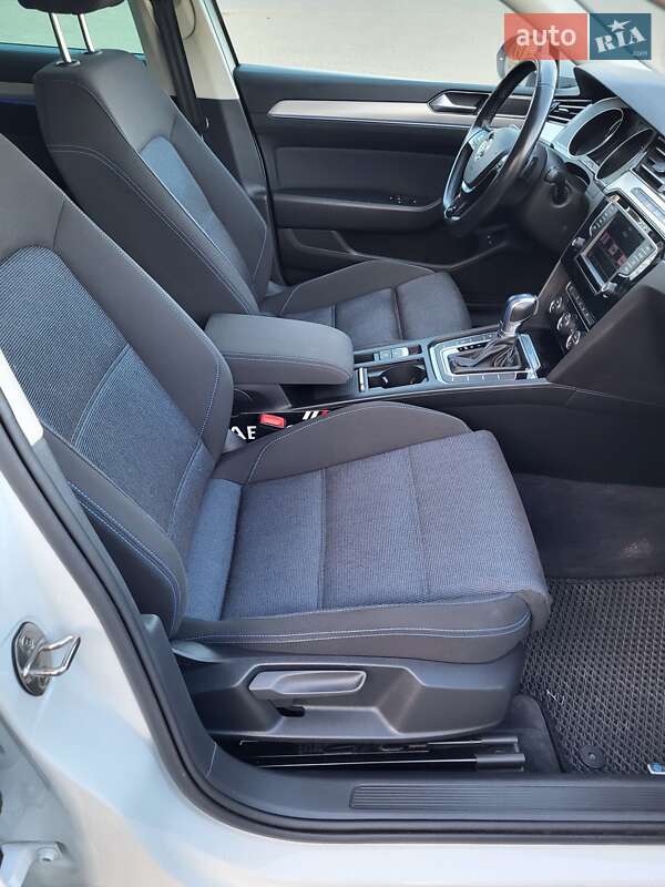 Універсал Volkswagen Passat 2016 в Львові