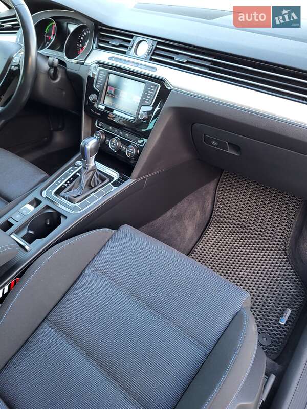 Універсал Volkswagen Passat 2016 в Львові