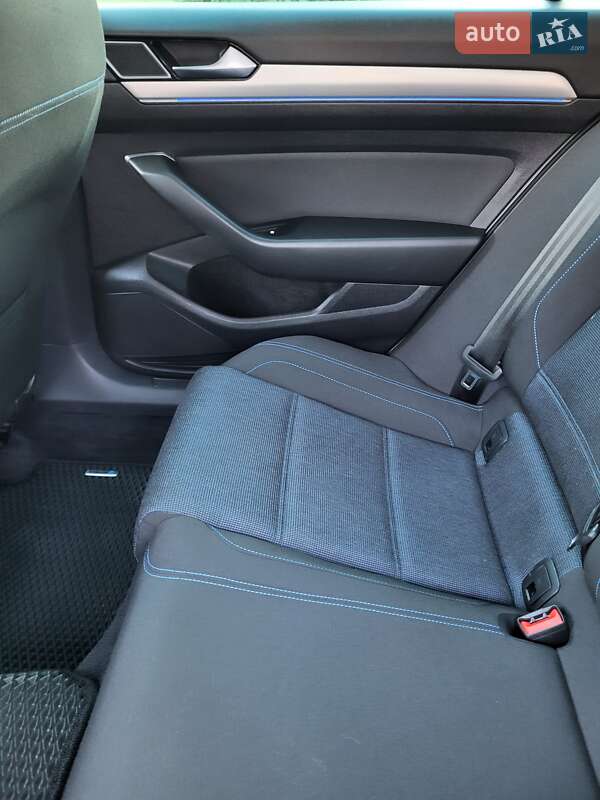 Універсал Volkswagen Passat 2016 в Львові