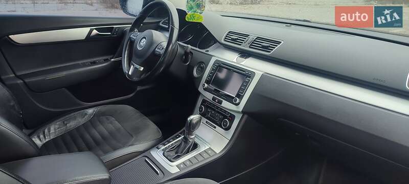 Седан Volkswagen Passat 2011 в Мироновке