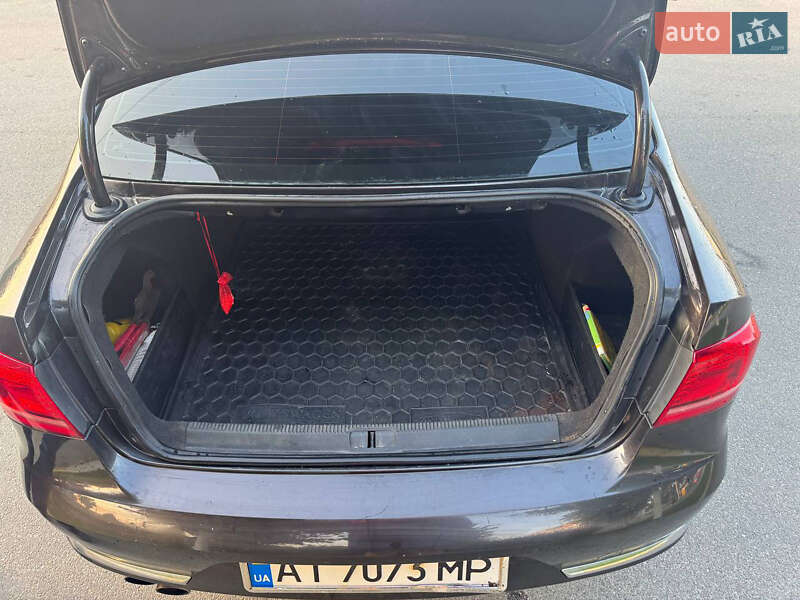 Седан Volkswagen Passat 2011 в Буче