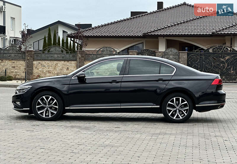 Седан Volkswagen Passat 2021 в Ровно