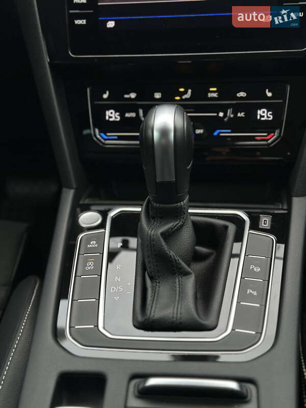 Седан Volkswagen Passat 2021 в Ровно