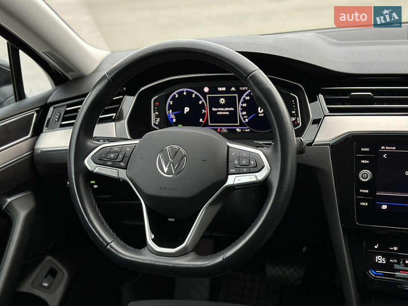 Седан Volkswagen Passat 2021 в Ровно