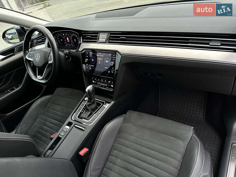 Седан Volkswagen Passat 2021 в Ровно