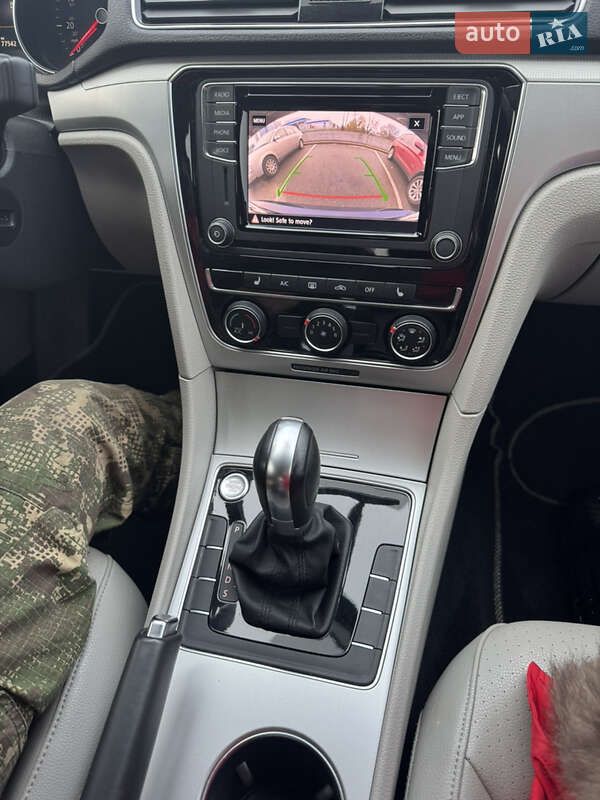 Седан Volkswagen Passat 2018 в Киеве