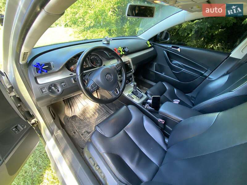 Седан Volkswagen Passat 2009 в Львове