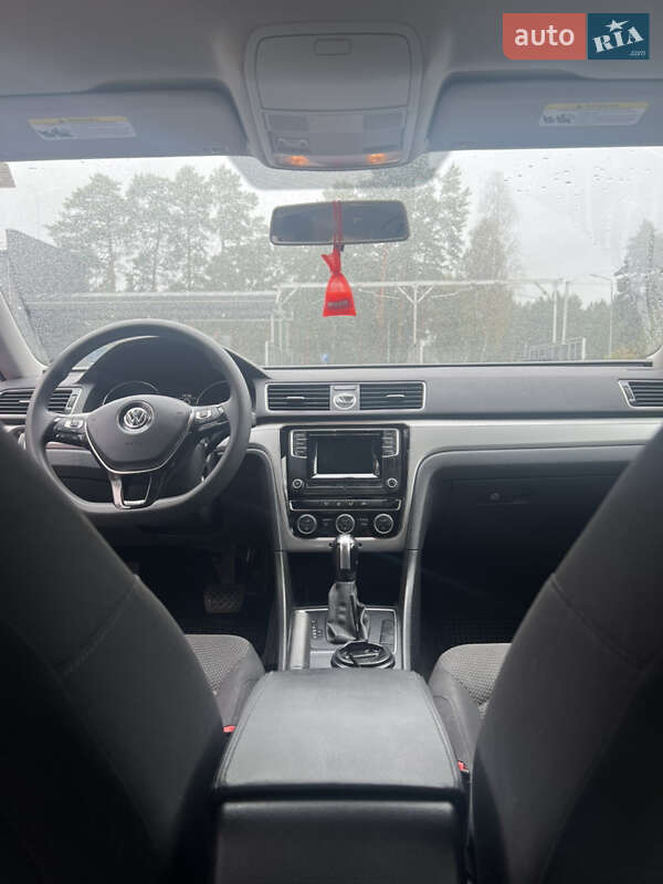 Седан Volkswagen Passat 2016 в Луцьку