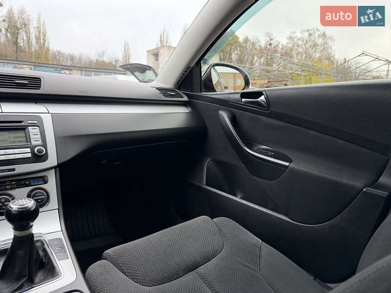 Универсал Volkswagen Passat 2007 в Ровно
