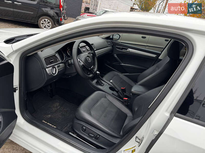 Седан Volkswagen Passat 2018 в Днепре
