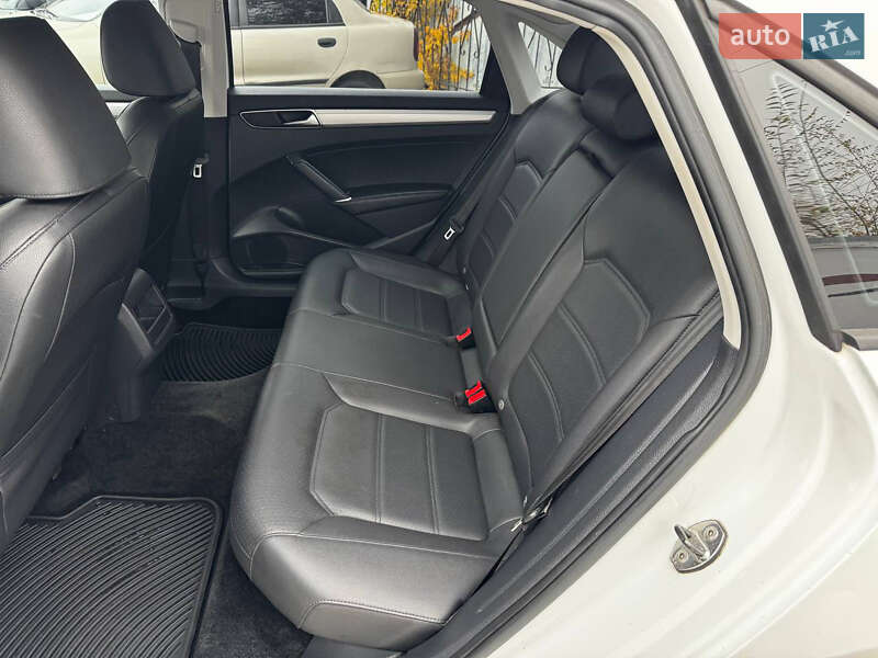 Седан Volkswagen Passat 2018 в Днепре