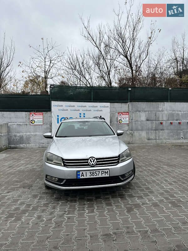 Універсал Volkswagen Passat 2011 в Києві