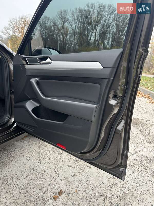 Седан Volkswagen Passat 2017 в Каневе фото 9 Седан Volkswagen Passat 2017 в Каневе