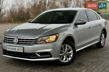 Седан Volkswagen Passat 2016 в Дніпрі