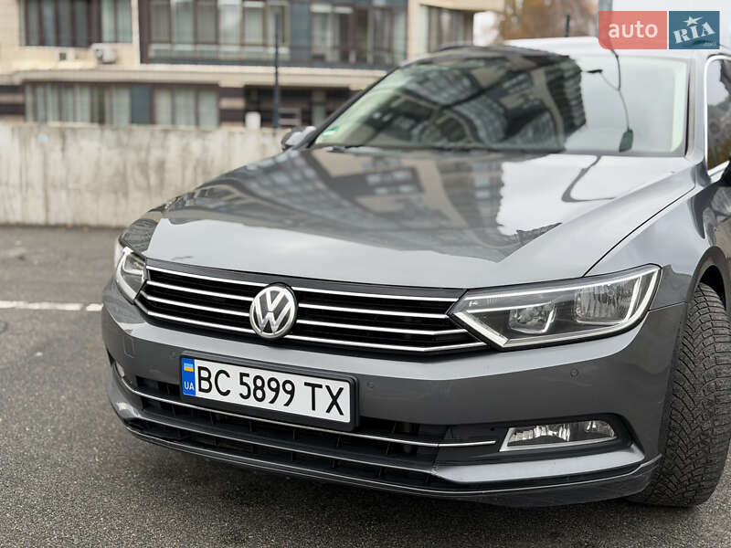 Универсал Volkswagen Passat 2016 в Киеве